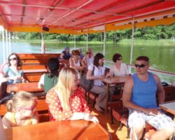 OLYMPUS DIGITAL CAMERA statek biala dama