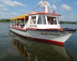 OLYMPUS DIGITAL CAMERA Statek biała dama